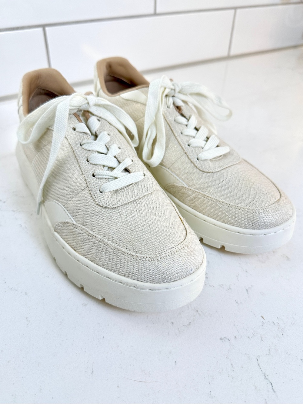 Vionic Elsa Sneakers Size 9 Marshmallow Cream Linen Lace Up Comfort Walking Shoe